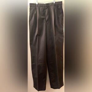 Levi’s Traveler’s Dress Slacks. 32x32. Pleated front. Black. Lightly worn.